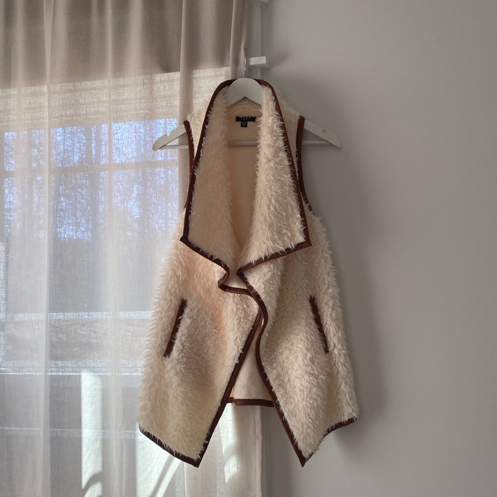 Fur vest